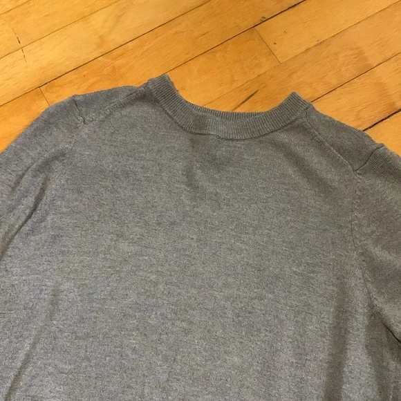 Women’s Sweater - Picture 3 of 4